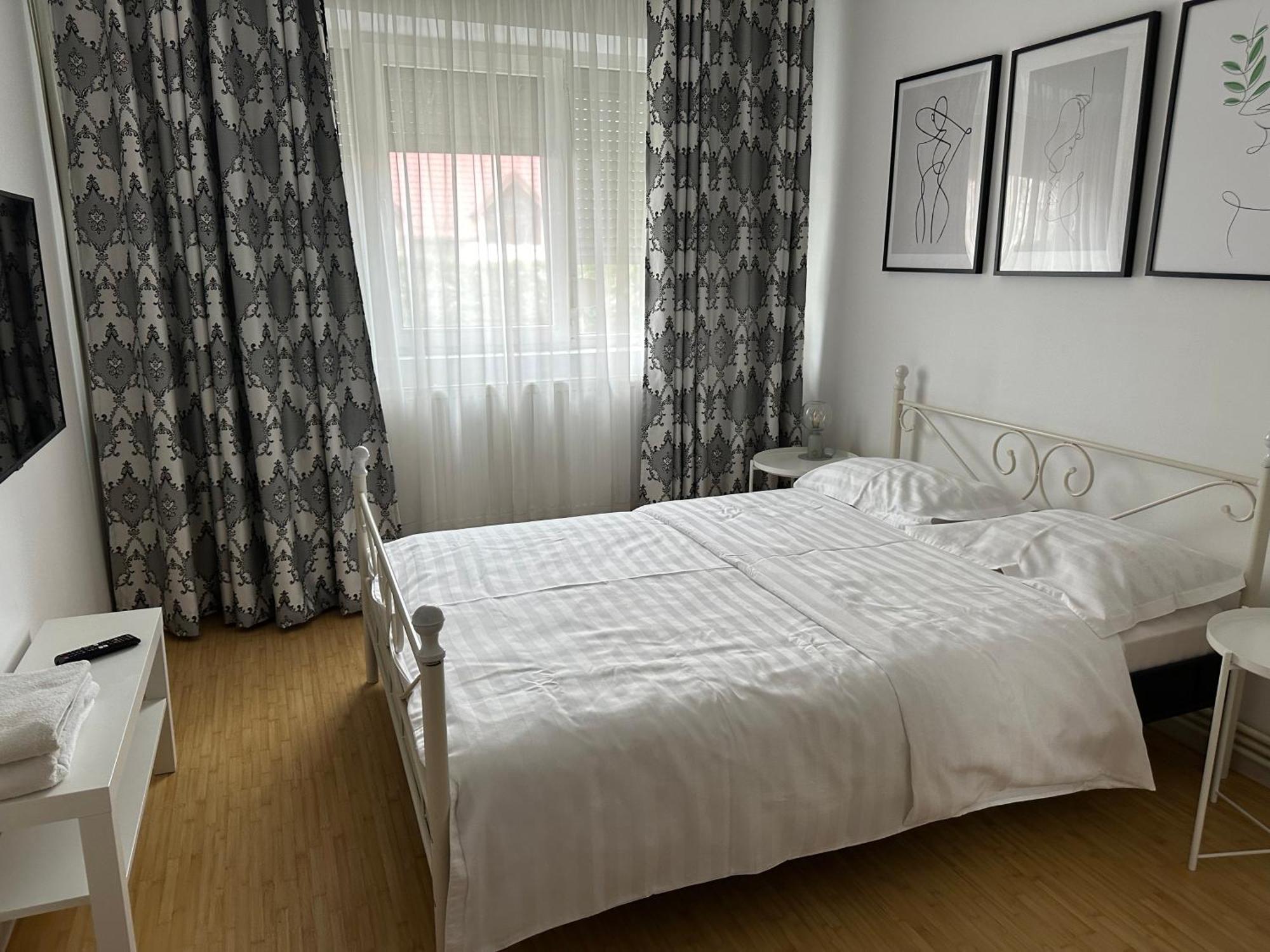 White Glamour Buzau Ngoại thất bức ảnh